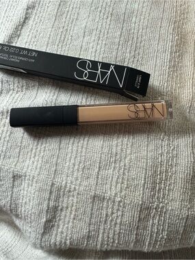 NARS Radiant Creamy Concealer - Light 2.75 Cannelle